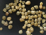2-4m Yellow Round Rough Diamond Conflict Free Diamond For Jewelry (1Ct To 10 Ct)